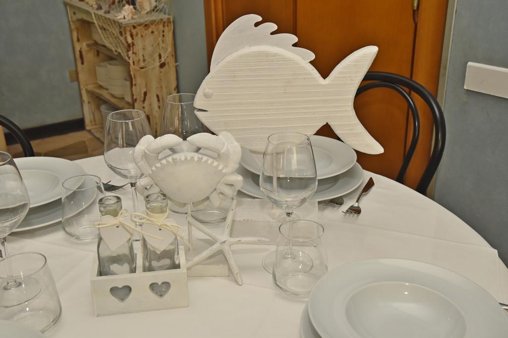 Hotel Continental Pietra Ligure Buitenkant foto
