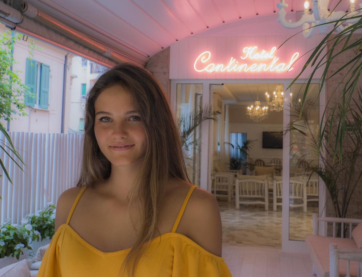Hotel Continental Pietra Ligure Buitenkant foto
