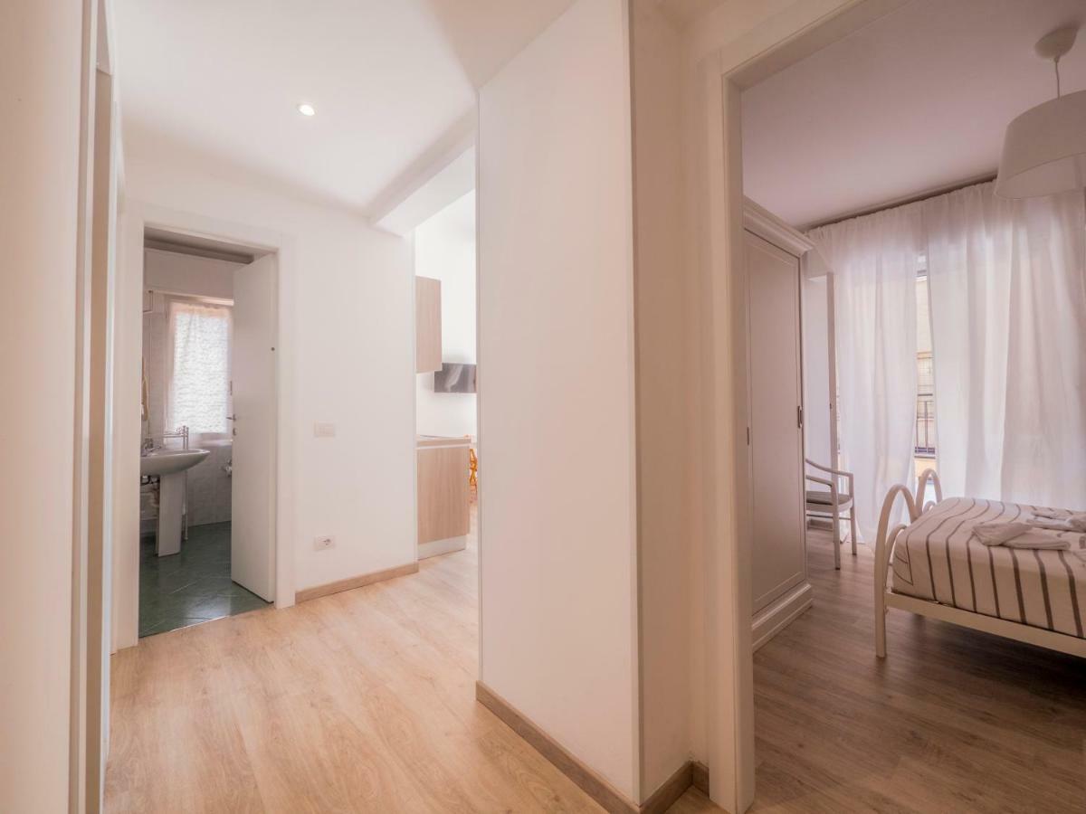 Hotel Continental Pietra Ligure Buitenkant foto