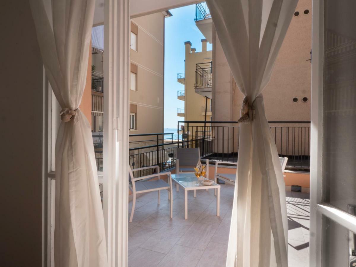 Hotel Continental Pietra Ligure Buitenkant foto